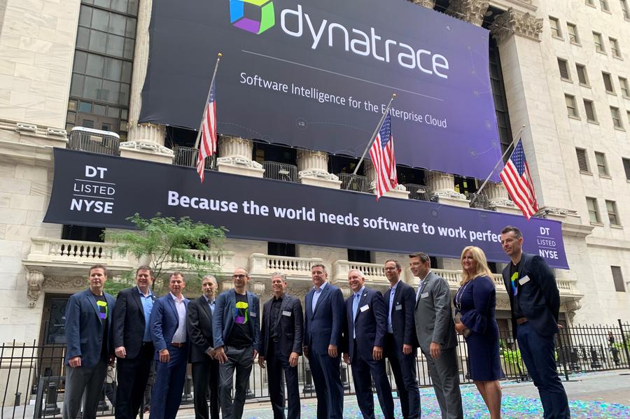 group-photo-outside-nyse-2900xx4032-2684-0-69