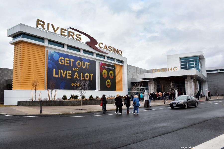 rivers-casino-opening-day-2-2017-21900xx5852-3901-0-50