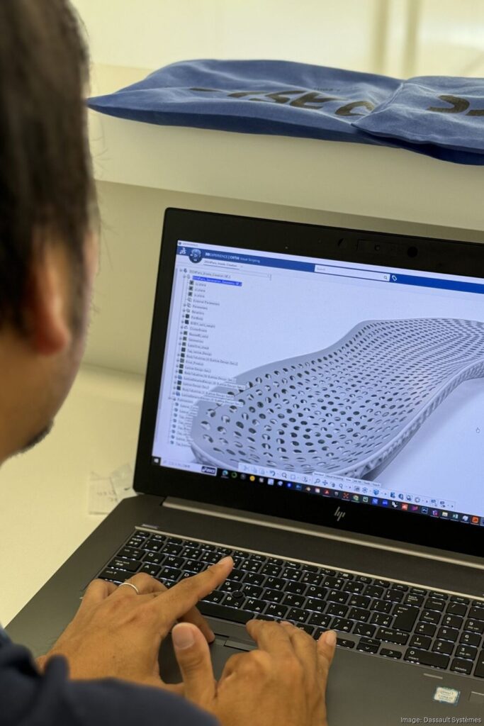 Dassault Systèmes, Asics work together on 'personalized' running shoes Dassault Systèmes, Asics work together on 'personalized' running shoes